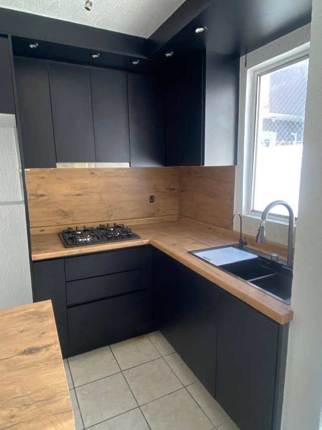 Cocinas en negro y blanco, líneas limpias y contemporáneas