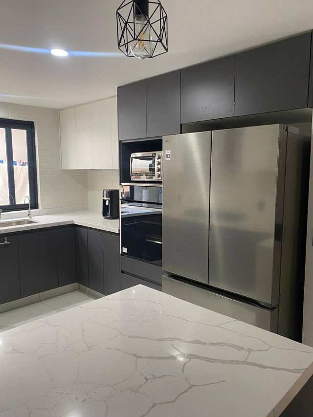 Antracita con granito Calacatta — Negro y Blanco, Cocinas & Closets Stylo