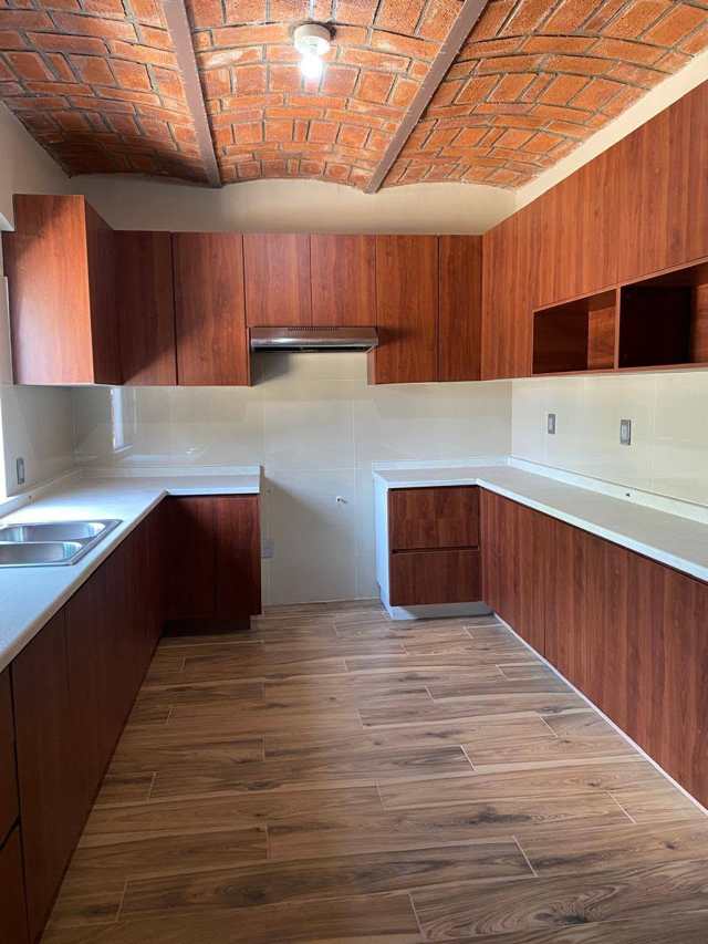 Cocina rústica en caoba — Nogal, Cocinas & Closets Stylo