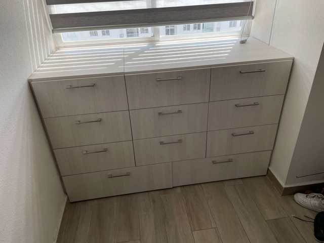 Cajonera a medida bajo ventana — Closets y Vestidores, Cocinas & Closets Stylo