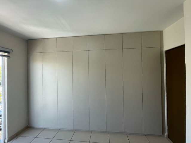 Clóset empotrado de piso a techo — Closets y Vestidores, Cocinas & Closets Stylo