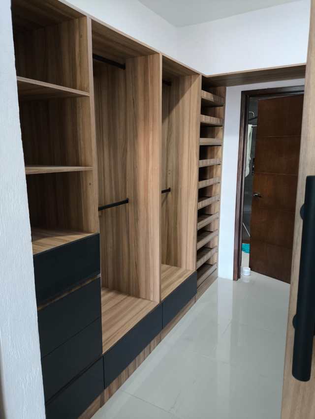 Vestidor en nogal con cajones negros — Closets y Vestidores, Cocinas & Closets Stylo